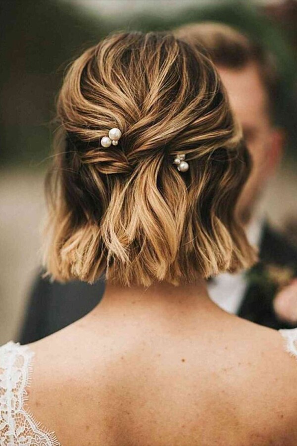 coiffure élégante cheveux courts