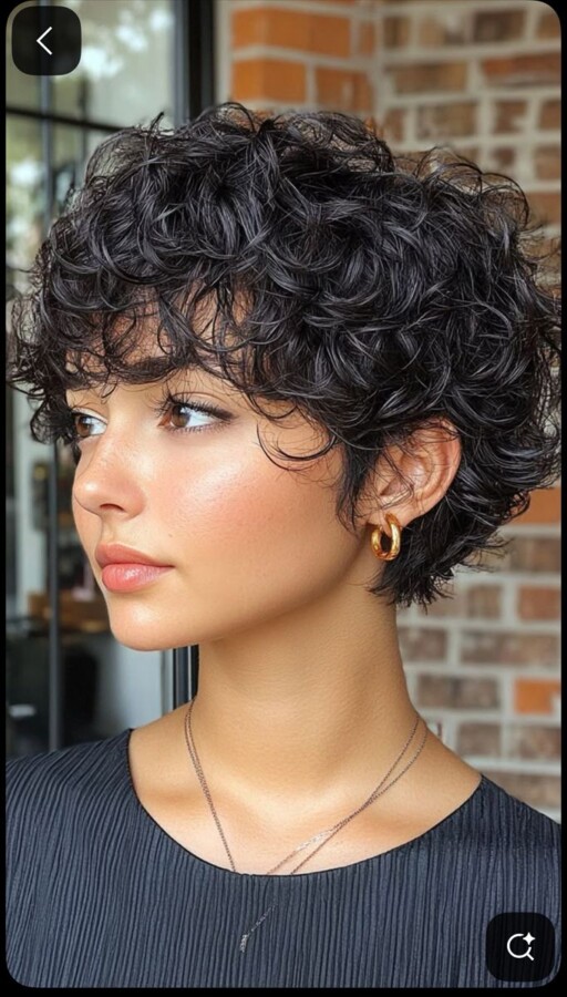 Look cheveux bouclés femme