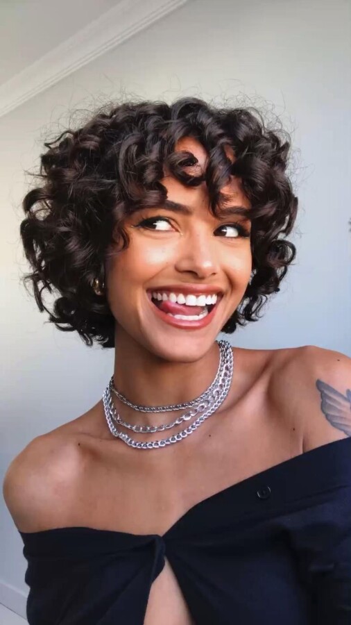 Look carré cheveux ondulés