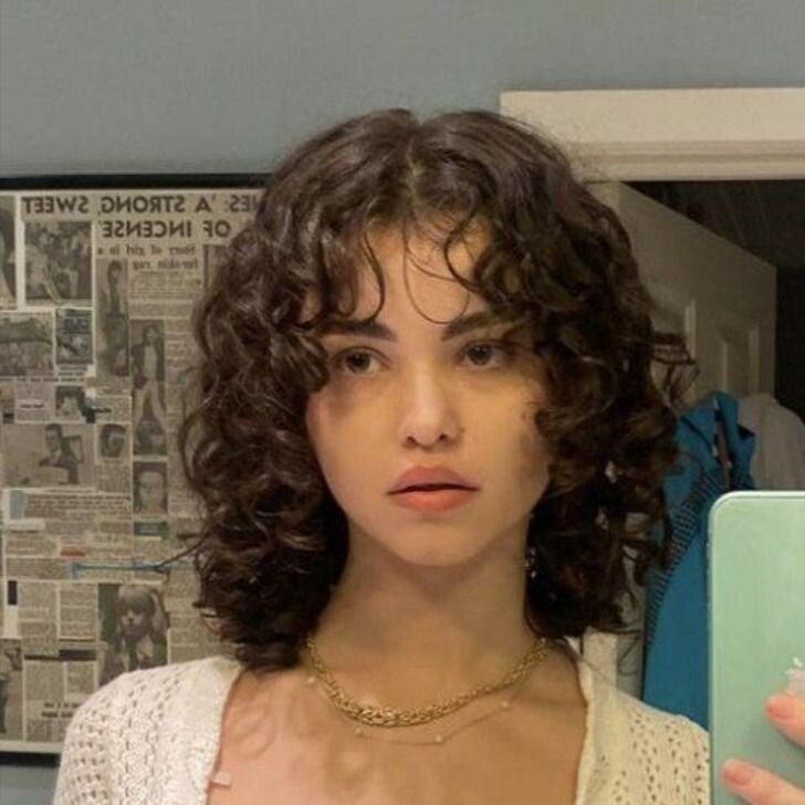 Look carré cheveux ondulés